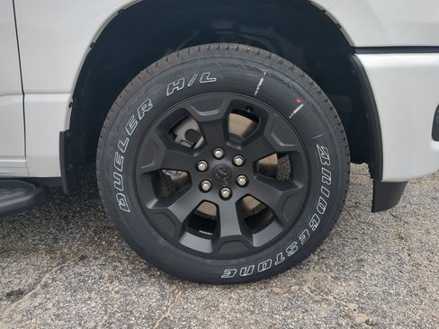 New 2026 RAM 1500 Express AWD/4WD image 9