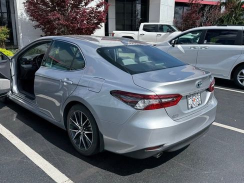 Used 2022 Toyota Camry XLE w/ Cold Weather Package FWD image 4