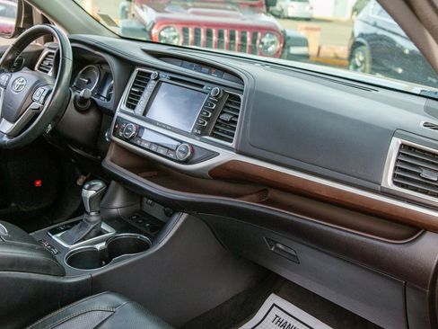 Used 2016 Toyota Highlander Limited image 11