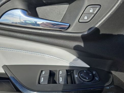 Used 2025 Chevrolet Trax LT w/ LT Convenience Package FWD image 28