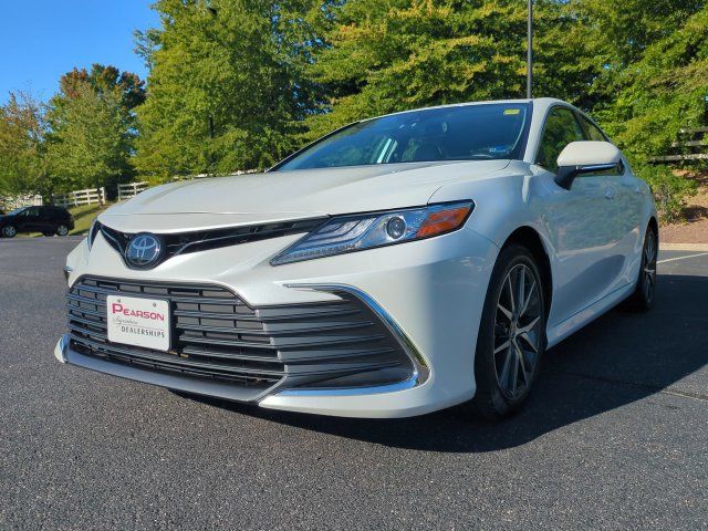 Used 2022 Toyota Camry XLE FWD image 8
