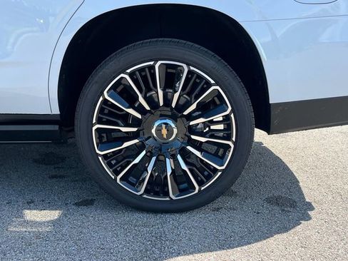 New 2026 Chevrolet Tahoe High Country AWD/4WD image 16