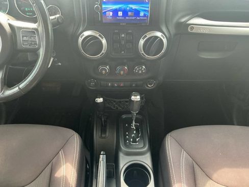 Used 2013 Jeep Wrangler Unlimited Sahara AWD/4WD image 20
