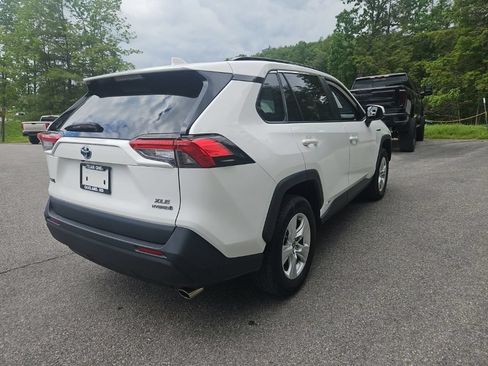 Used 2021 Toyota RAV4 XLE w/ Convenience Package AWD/4WD image 5