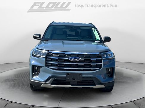 Used 2025 Ford Explorer Active w/ Active Comfort Package image 2
