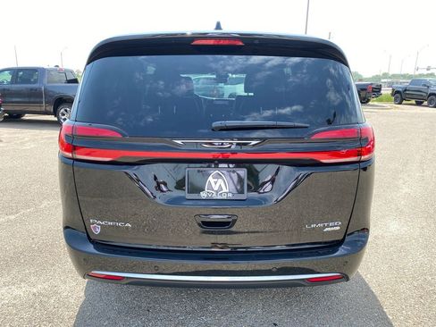New 2027 Chrysler Pacifica Limited w/ Family Tech Group AWD/4WD image 5