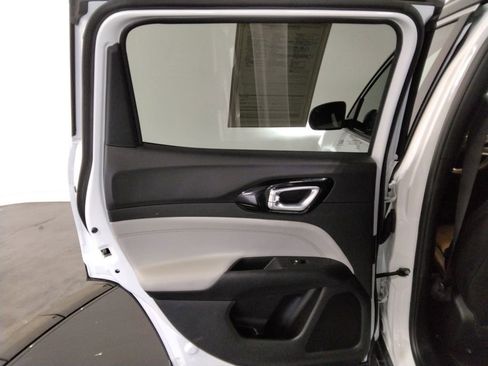 Used 2025 Jeep Compass Limited image 31