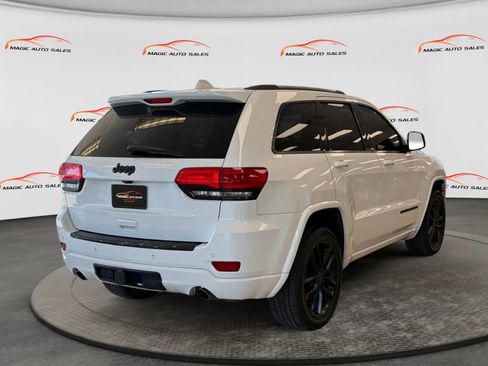 Used 2014 Jeep Grand Cherokee Overland w/ Advanced Technology Group AWD/4WD image 10