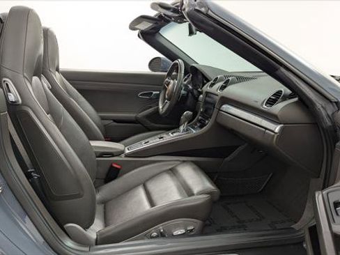 Used 2017 Porsche 718 Boxster image 16