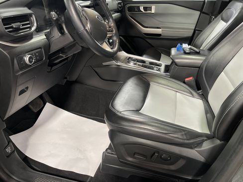 Used 2022 Ford Explorer XLT w/ Equipment Group 202A image 11