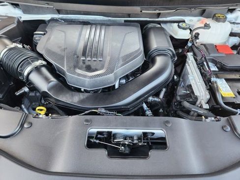 Used 2025 Chevrolet Traverse RS image 33