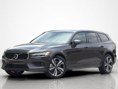 Used 2025 Volvo V60 B5 Cross Country Plus