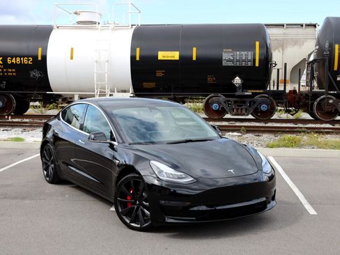 Used 2020 Tesla Model 3 Performance image 26