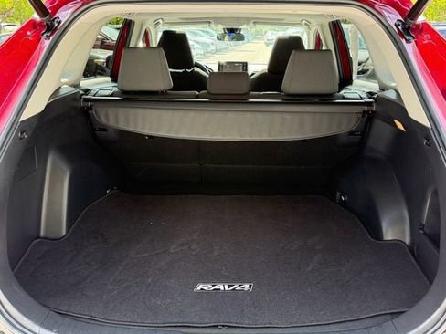 Used 2021 Toyota RAV4 XLE w/ Convenience Package FWD image 16