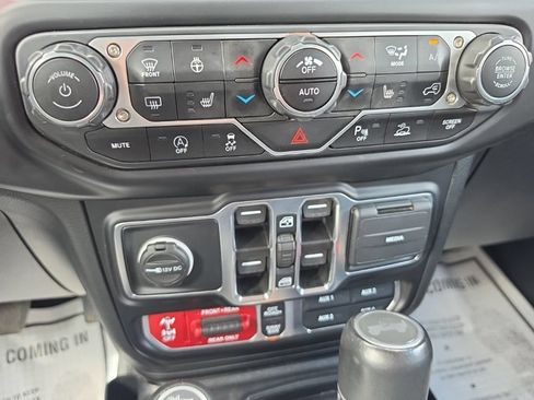 Used 2022 Jeep Wrangler Unlimited Rubicon w/ LED Lighting Group AWD/4WD image 42