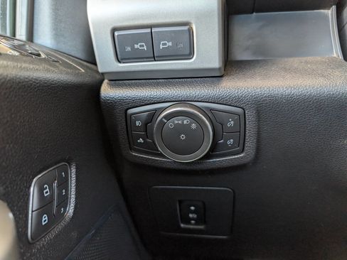 Used 2016 Ford F150 Lariat image 19