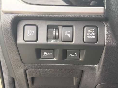 Used 2017 Subaru Forester 2.5i Touring AWD/4WD image 25