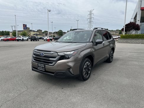 Used 2025 Subaru Forester Premium AWD/4WD image 3