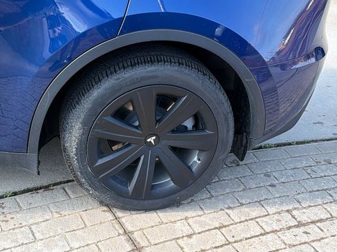 Used 2023 Tesla Model Y Long Range image 12