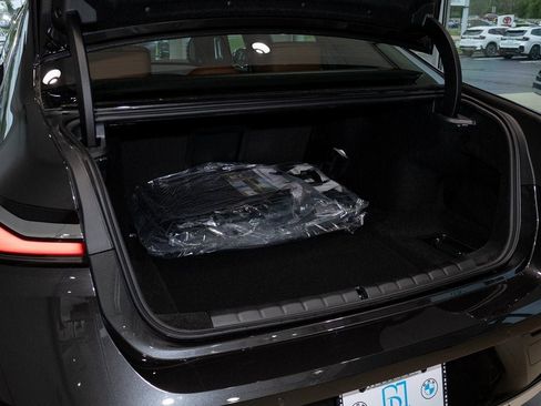 Used 2025 BMW i7 eDrive50 w/ Premium Package image 11