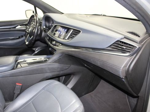 Used 2022 Buick Enclave Premium image 24