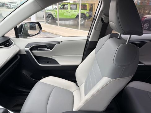 Used 2023 Toyota RAV4 XLE Premium image 24