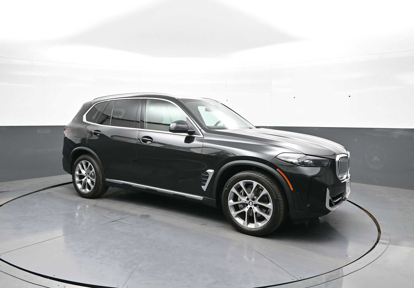 Used 2024 BMW X5 xDrive40i w/ Climate Comfort Package AWD/4WD image 4