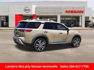 Used 2023 Nissan Pathfinder Platinum w/ Cargo Package AWD/4WD video 3