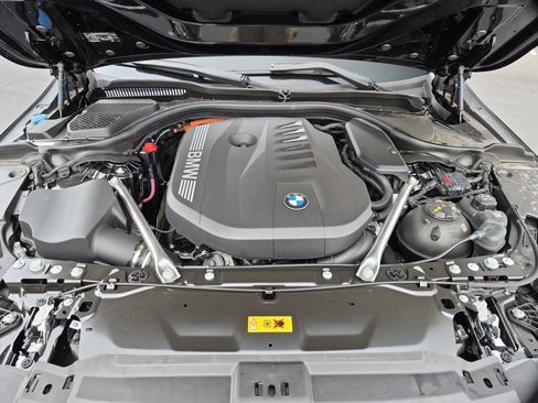 New 2027 BMW 550e xDrive w/ M Sport Professional Package AWD/4WD image 35