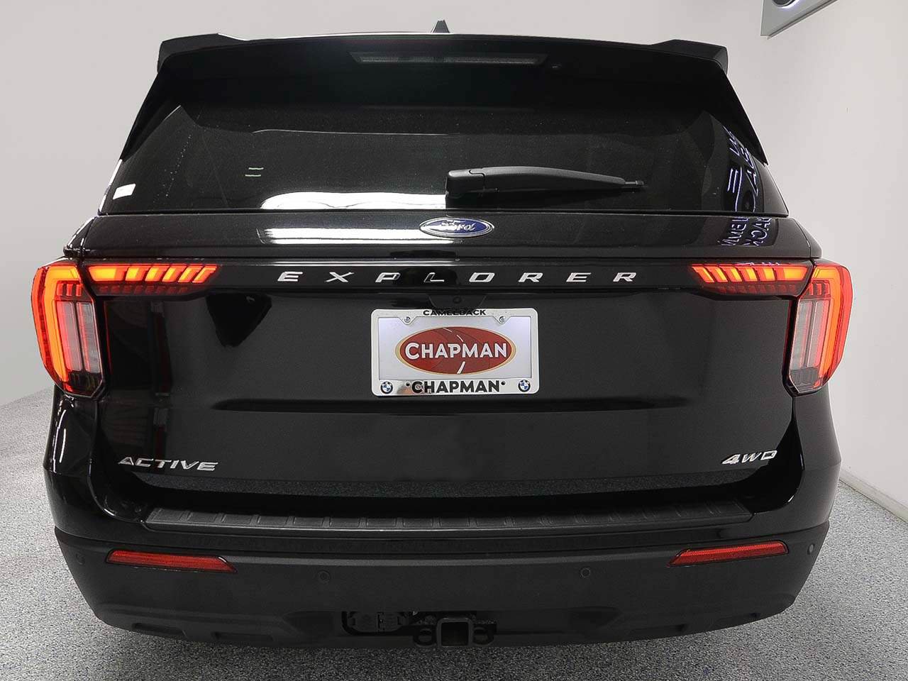 Used 2025 Ford Explorer Active AWD/4WD image 4
