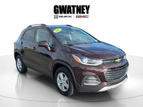 Used 2022 Chevrolet Trax LT w/ Driver Confidence Package AWD/4WD image 1