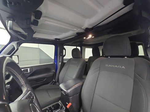 Used 2019 Jeep Wrangler Unlimited Sahara w/ Uconnect 4C Nav & Sound Group AWD/4WD image 19