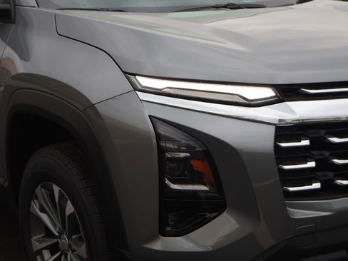 New 2026 Chevrolet Equinox LT w/ Convenience Package II FWD image 3