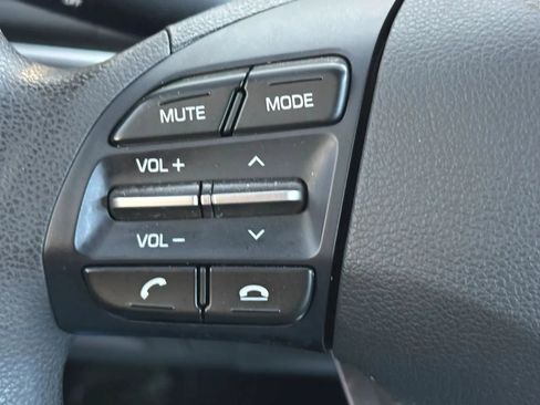 Used 2019 Hyundai Elantra SE FWD image 20
