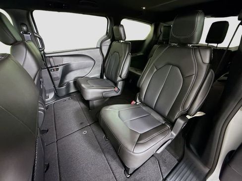New 2026 Chrysler Pacifica Select image 23