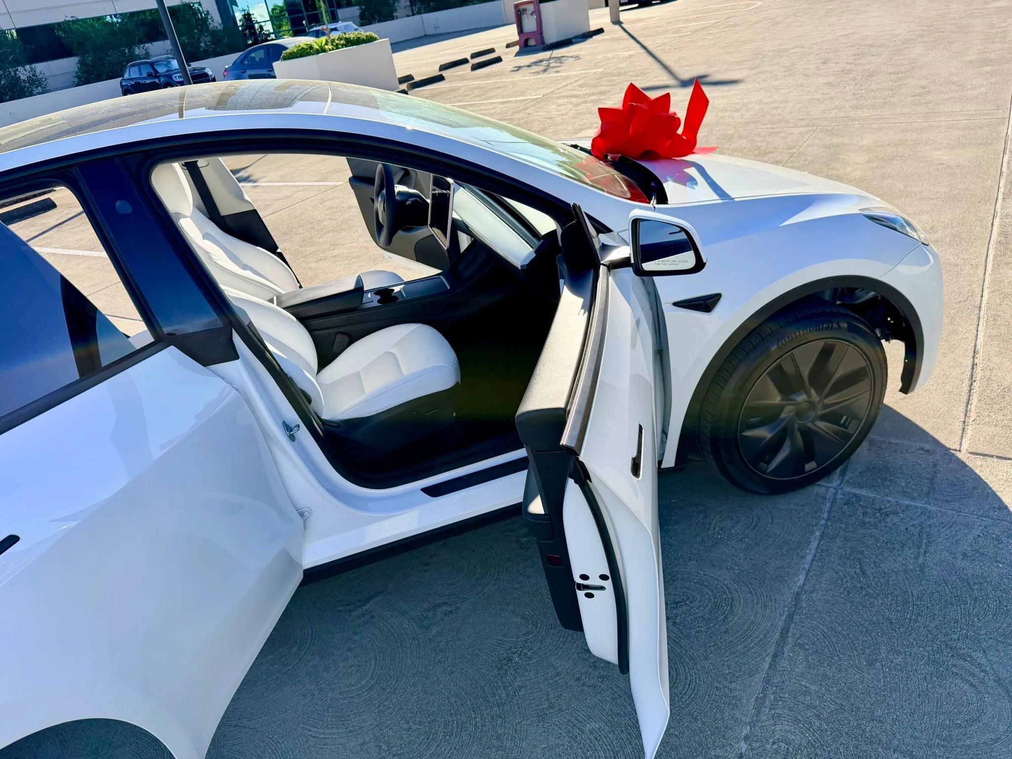 Used 2024 Tesla Model Y Long Range RWD image 39