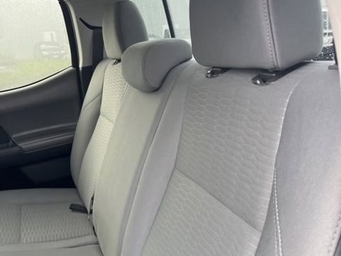 Used 2018 Toyota Tacoma SR5 image 9