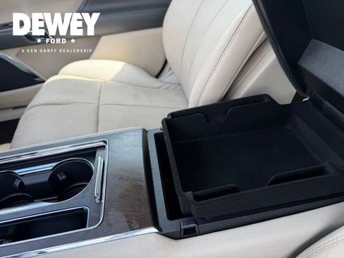 Used 2018 Lincoln Continental Reserve AWD/4WD image 28