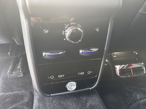Used 2025 Rolls-Royce Cullinan AWD/4WD image 48
