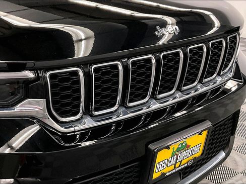 Used 2023 Jeep Grand Cherokee Limited AWD/4WD image 34