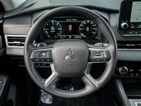 Used 2023 Mitsubishi Outlander LE AWD/4WD image 29