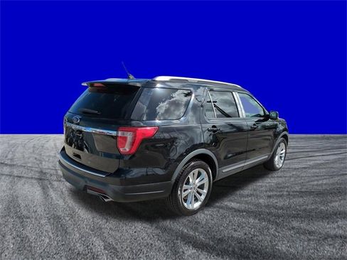 Used 2018 Ford Explorer XLT w/ Equipment Group 202A image 4