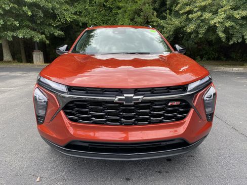 Used 2024 Chevrolet Trax RS w/ Driver Confidence Package FWD image 3
