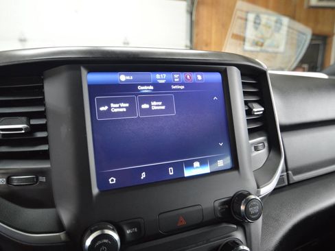 Used 2024 RAM 2500 Big Horn w/ Bed Utility Group image 39