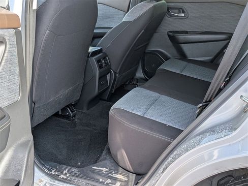 Used 2023 Nissan Rogue SV image 16