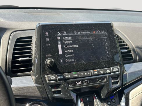 Used 2024 Honda Odyssey Elite image 11