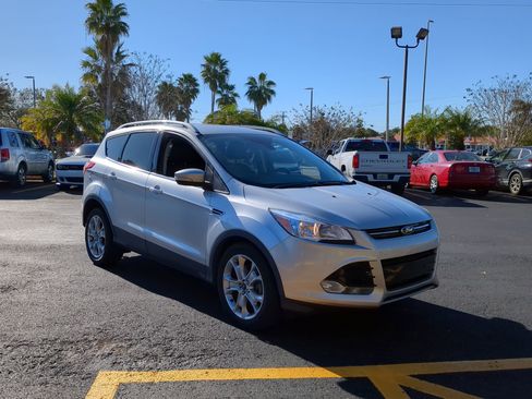 Used 2014 Ford Escape Titanium image 2