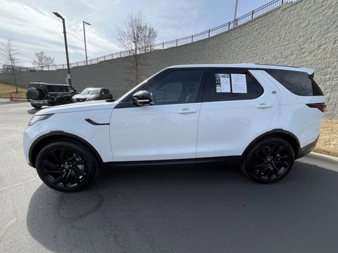 Used 2025 Land Rover Discovery S image 4