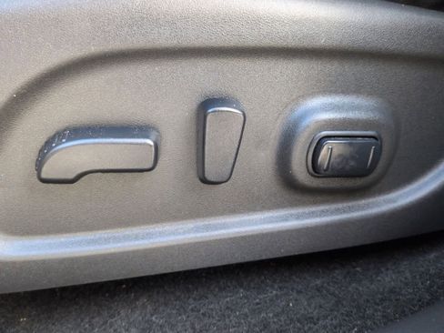 Used 2016 Nissan Pathfinder SL image 18