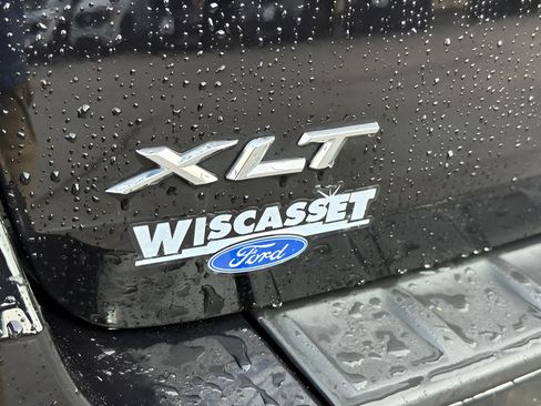 Used 2023 Ford Explorer XLT w/ Equipment Group 202A AWD/4WD image 18